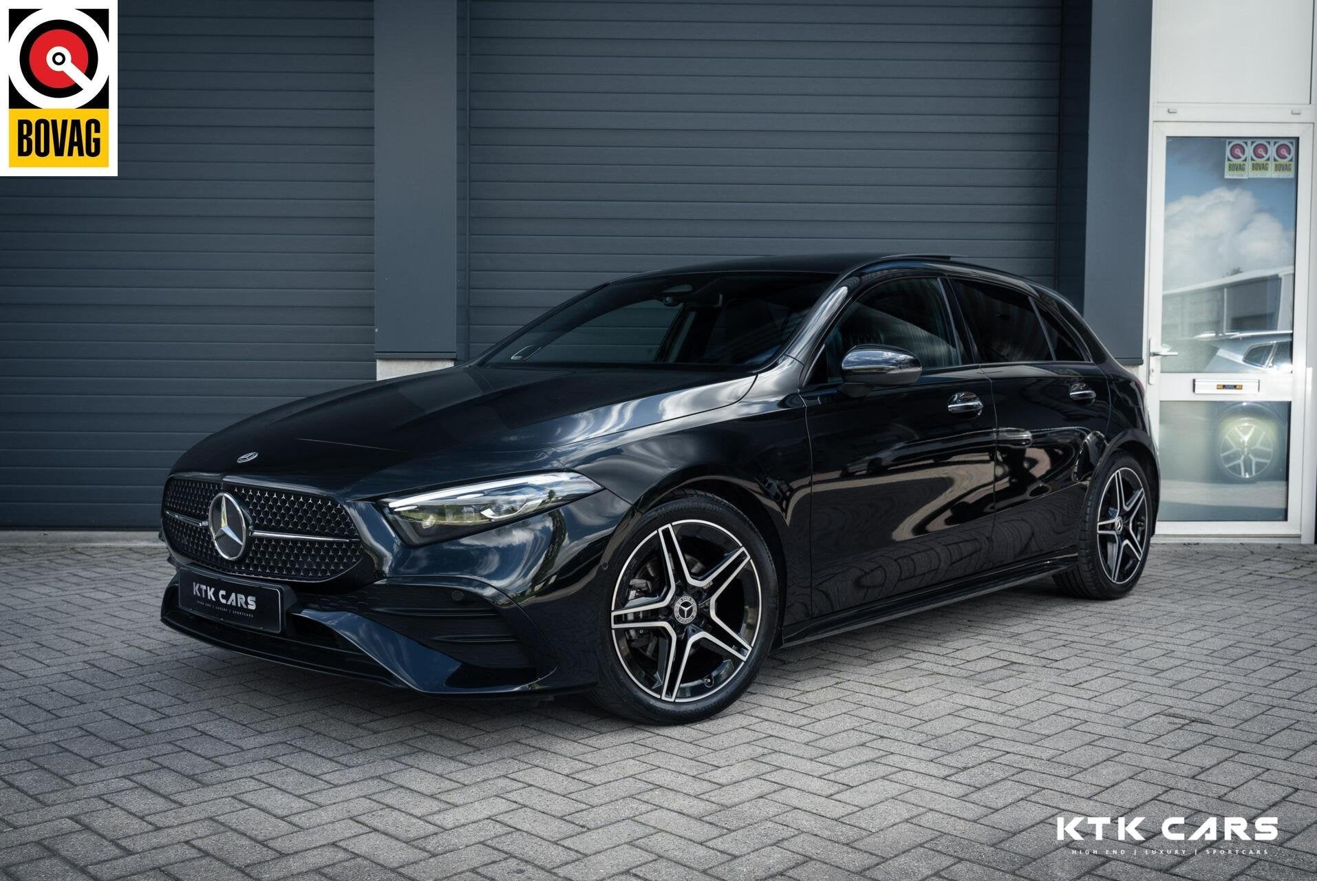Mercedes A-klasse 180 AMG Line Pano|Sfeer|KeylesGO|Camera|Mu, Auto's, 136 pk, Gebruikt, 4 cilinders, Alcantara