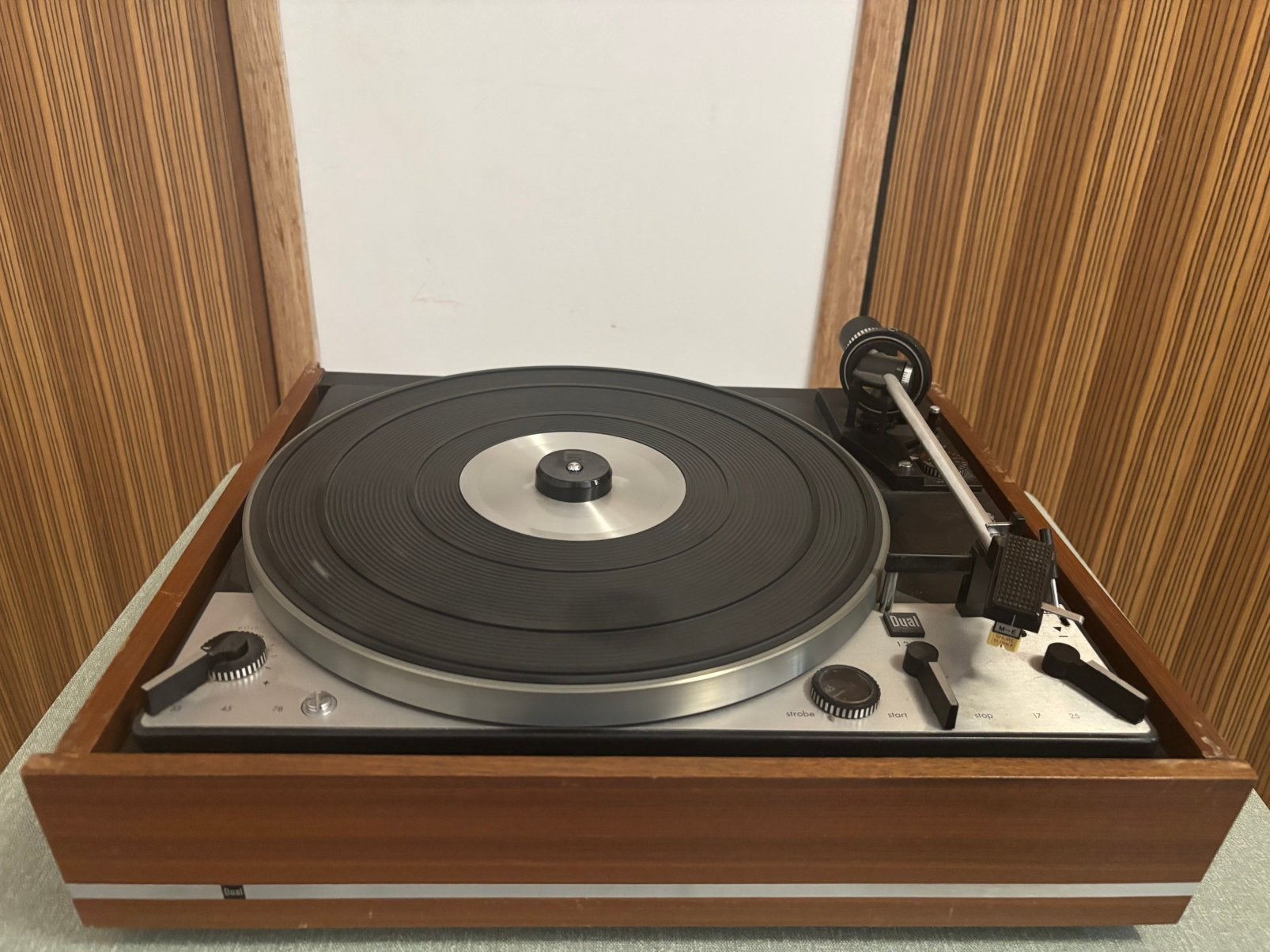 Te koop: Dual draaitafel 1229 draait op 33/45 verder defect., Ophalen of Verzenden, Niet werkend, Dual