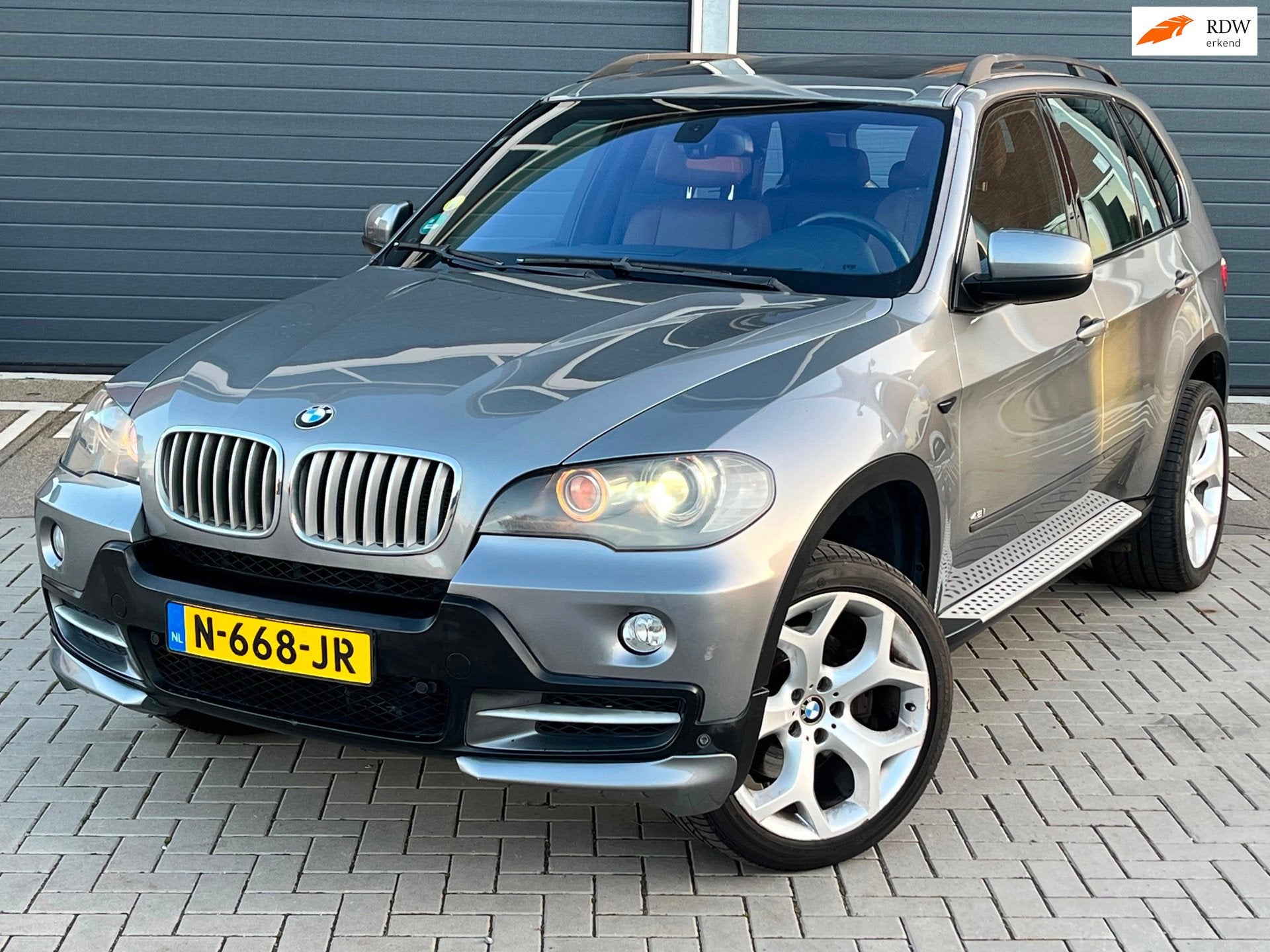 BMW X REIHE KOOPJE! X5 V8 M AUTOMAAT PANO 7 PERSOONS BOMVOL, 2700 kg, Sportstoelen, Gebruikt, Overige carrosserieën