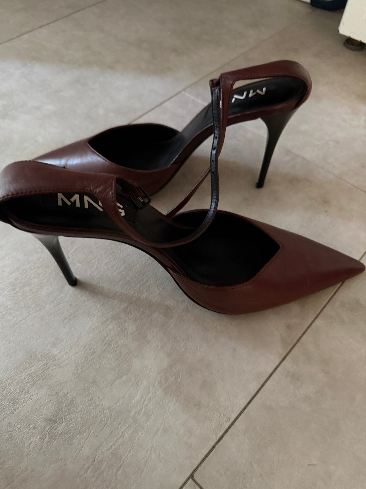 MNG Collection bruine pumps met enkelbandje, Kleding | Dames, Ophalen, Gedragen, Bruin, Pumps