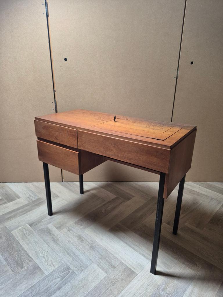 Vintage naaitafel/bureau/tafel/kinderbureau/knutseltafel etc, Huis en Inrichting, Bureaus, Ophalen