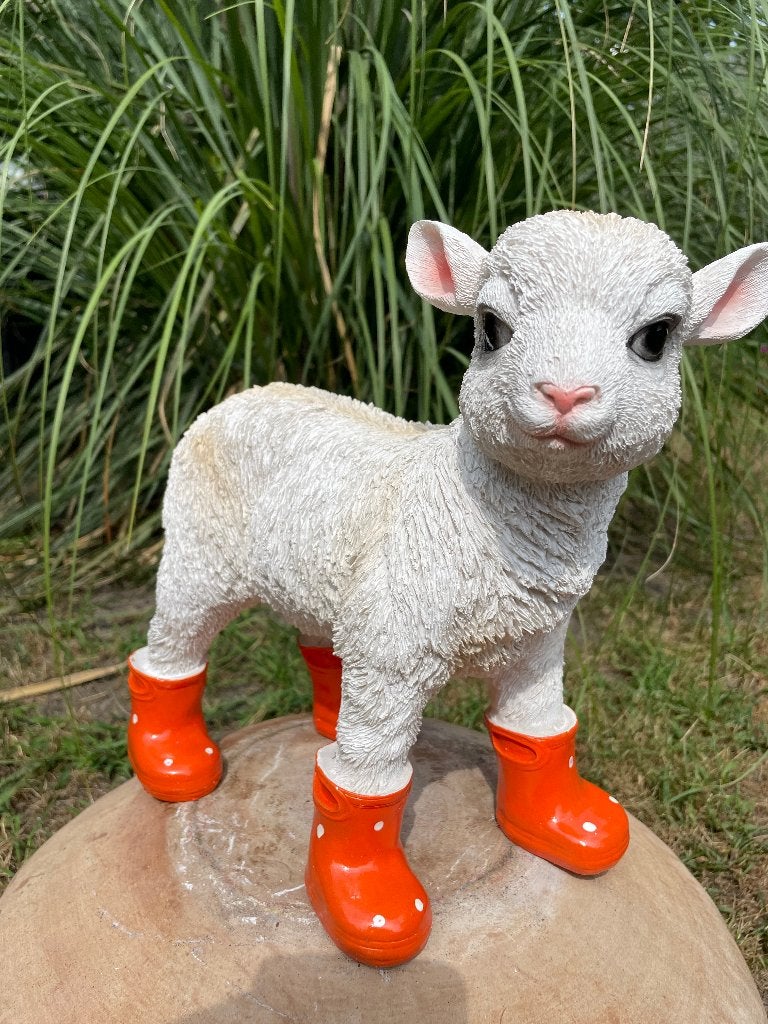 Lammetje laarsjes Oranje, kinderkamer, babykamer, kado 30cm, Ophalen of Verzenden, Nieuw, Kunststof, Dierenbeeld