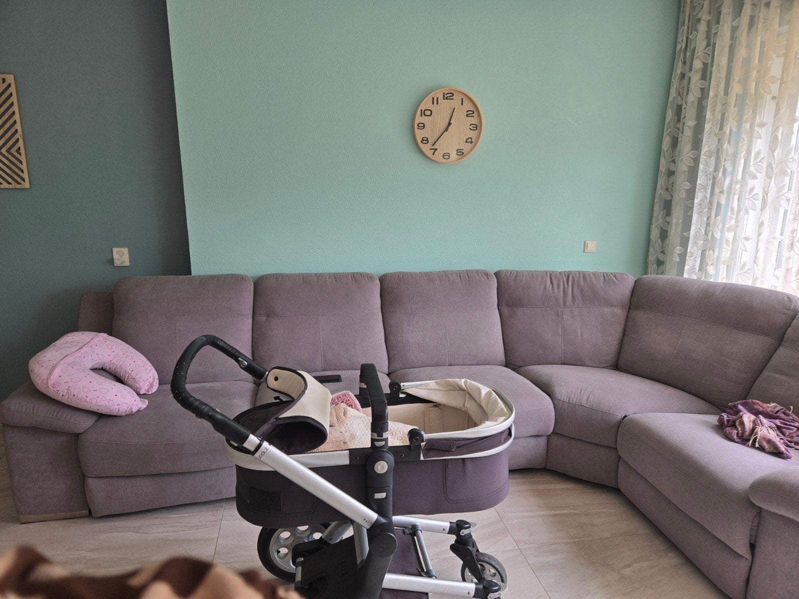 Grey sofa 5 seater with relaxing feature - bought in 2024, Ophalen of Verzenden, Gebruikt, Vierpersoons of meer