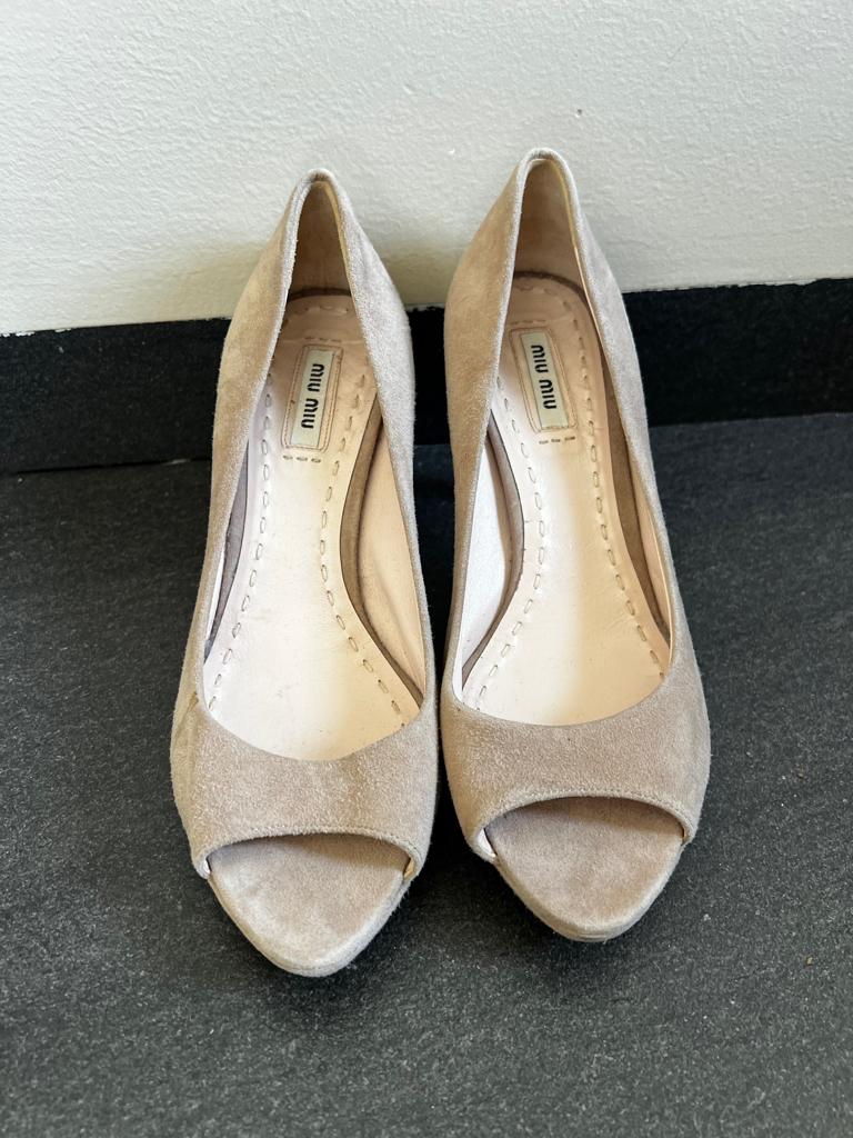 MIU MIU pumps mt 37,5 voor €39 SALE - TIEN concepts Insta, Kleding | Dames, TIEN concepts, Pumps, -, Beige
