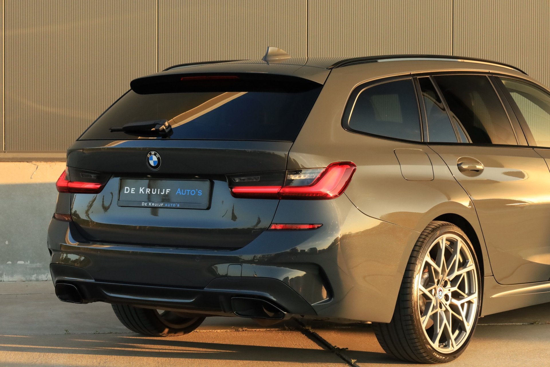 BMW M340i Touring Dravitgrau 20" 795M Pano B58 6-cilinder, 374 pk, Vierwielaandrijving, 2998 cc, 3-Serie