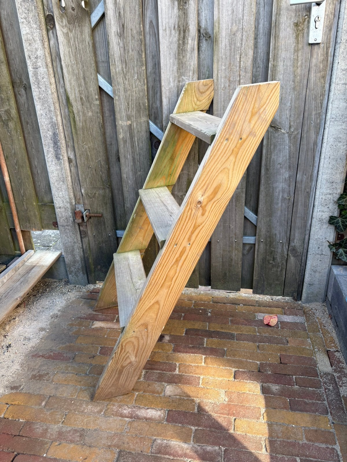 Houten trapje 105 cm, Ophalen, Zo goed als nieuw, Rechthoekig, Hout