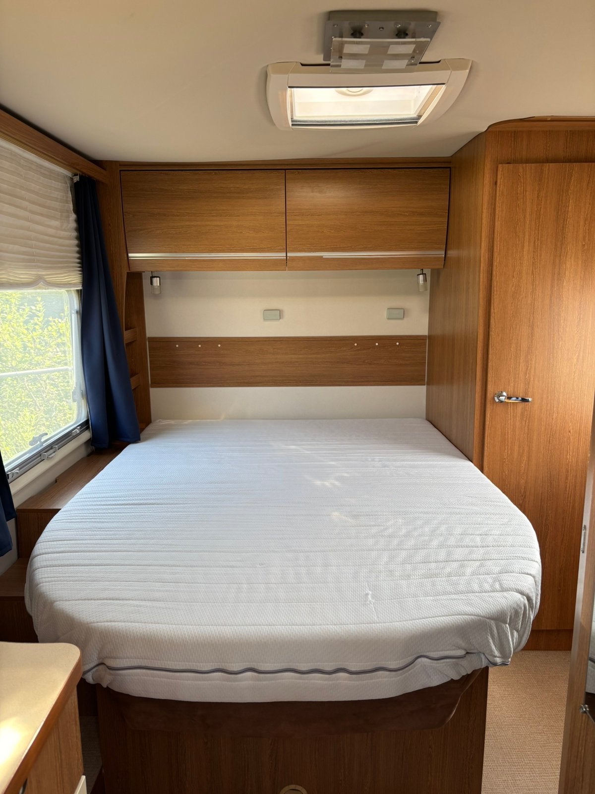 Eura Mobil Profila 2012 Queensbed, Caravans en Kamperen, Campers, Ringverwarming, Particulier, 6 tot 7 meter, Afzuigkap