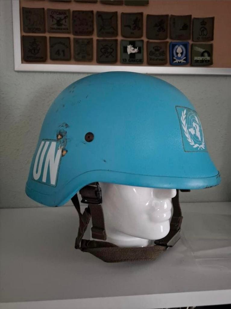 Schuberth B826 helm UN, Verzamelen, Militaria | Algemeen, Ophalen of Verzenden, Landmacht, Nederland, Helm of Baret
