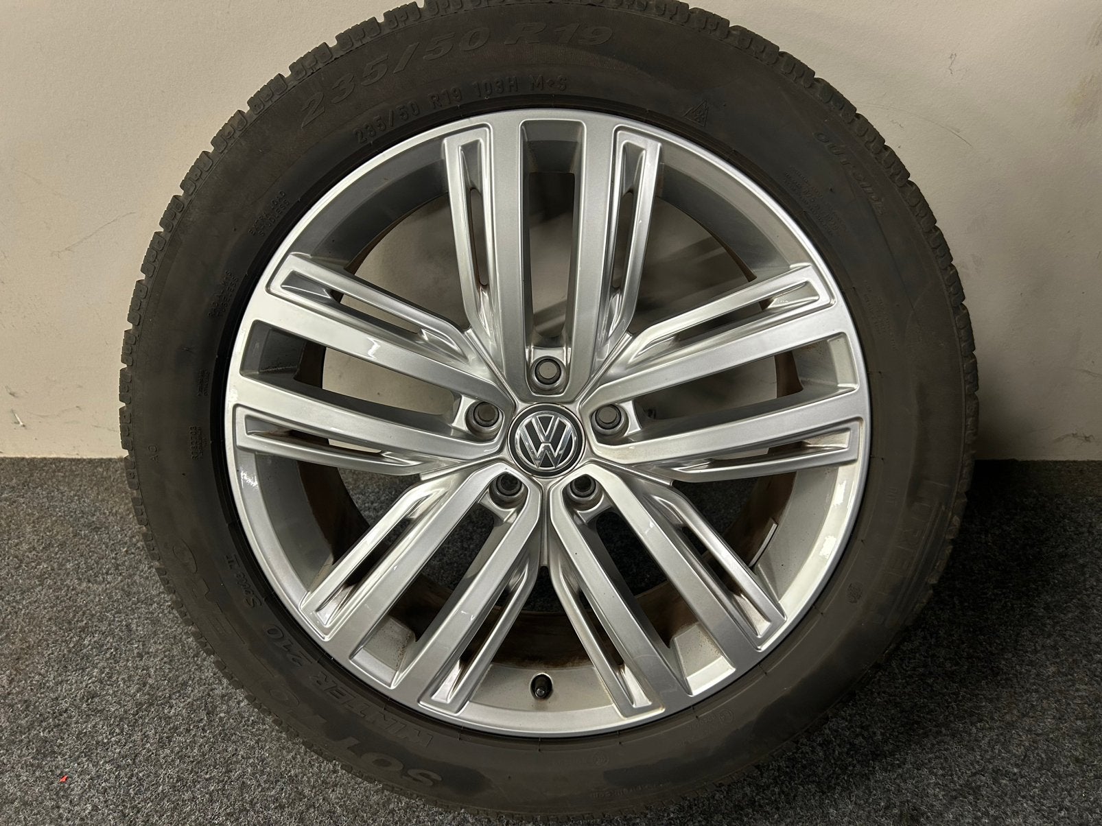 Volkswagen tiguan winterbanden 18/ 19 inch, Auto-onderdelen, Ophalen, 18 inch, Banden en Velgen, Winterbanden