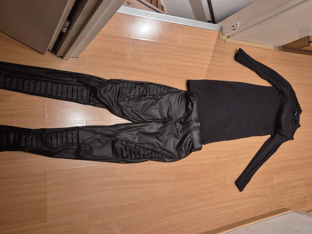 Zwart jurkje maat S en legging maat XS - Kastopruiming, Zwart, Ophalen of Verzenden, ONLY, Knielengte