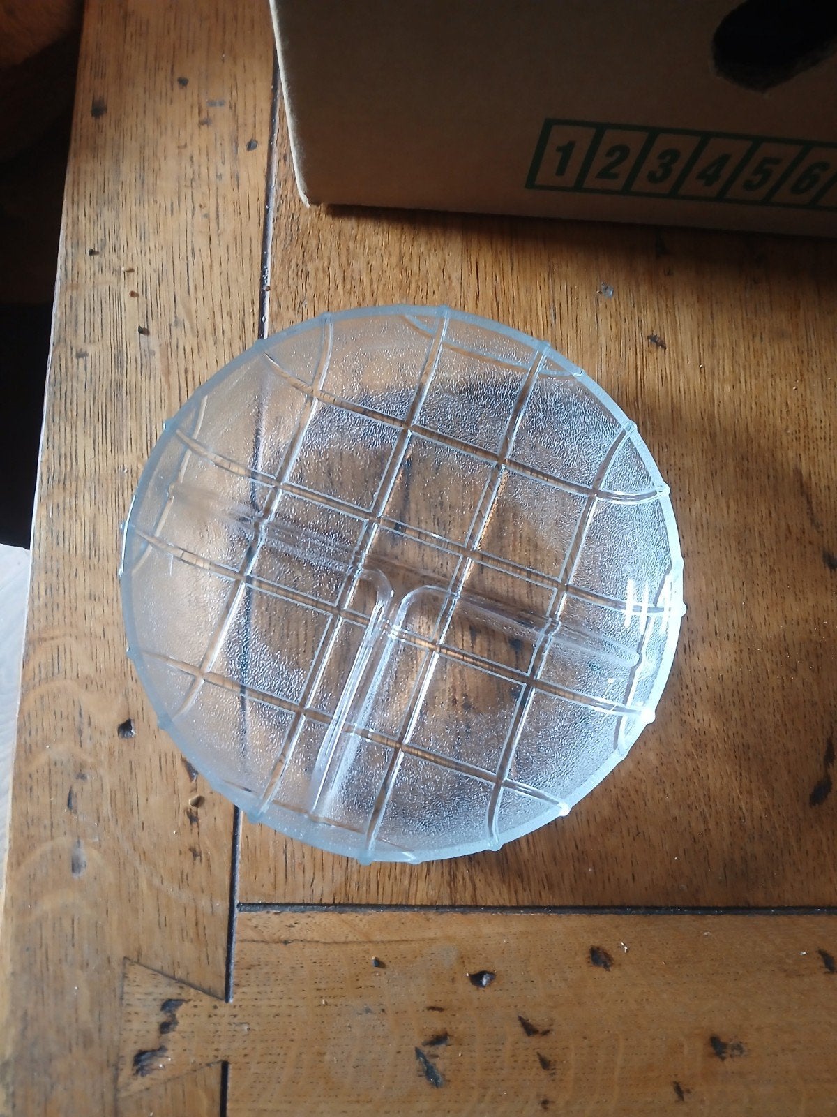 Decoratieve glazen schaaltjes en bonbonnière, Ophalen