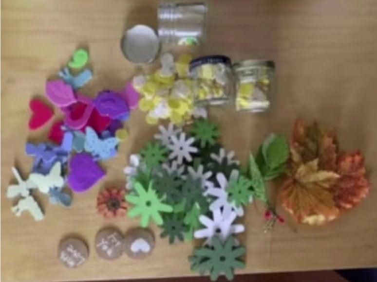 Houten bloemen, knutselen, kaart decoratie; foam stickers, Ophalen of Verzenden, Nieuw