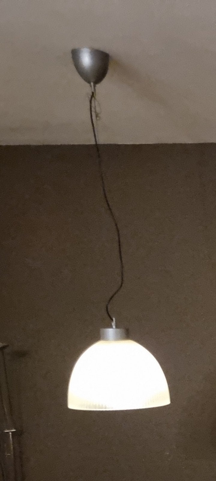 Industriële hanglamp (IKEA) met melkglas kap, Huis en Inrichting, Ophalen, Gebruikt, E27 (groot), Glas