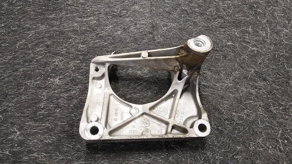 Motorsteun bracket links BMW 5 / 6 serie E60 E61 E63 E64 +LC, Gebruikt, -, -, Ophalen of Verzenden