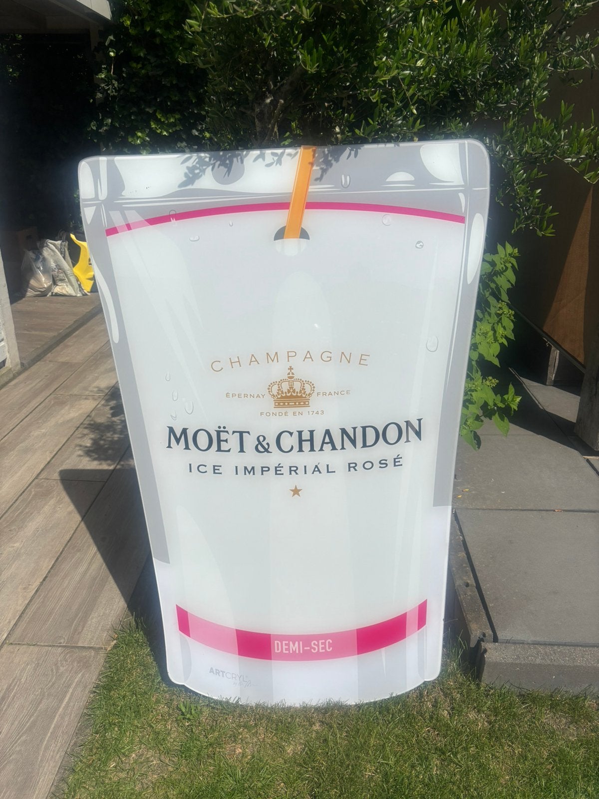 Moët & Chandon, Ophalen, Zo goed als nieuw, Reclamebord
