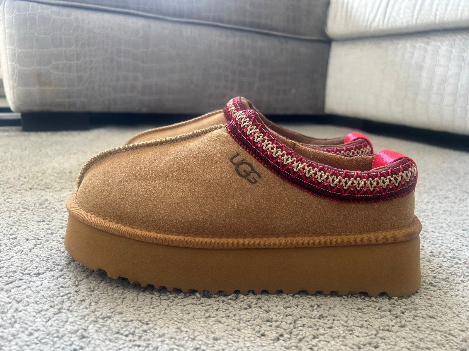 UGG Tazz pantoffels - nieuw maat 39, Kleding | Dames, Ophalen of Verzenden, Zo goed als nieuw, Bruin, Pantoffels of Sloffen