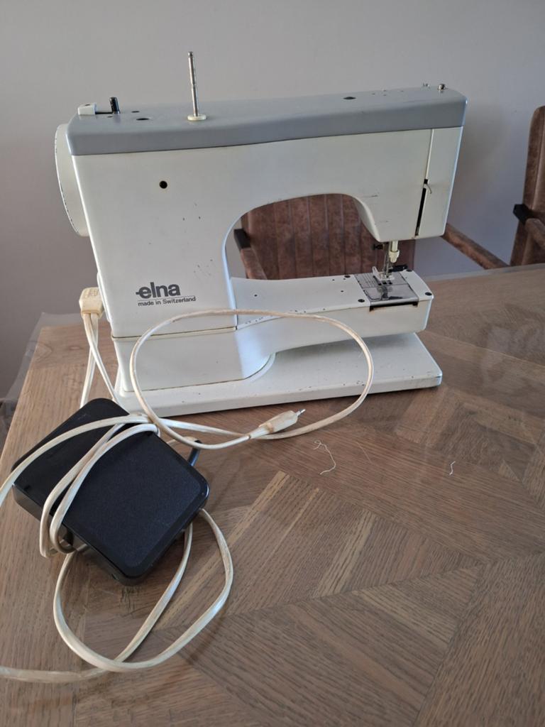 Elna naaumachine, Hobby en Vrije tijd, Ophalen of Verzenden, Naaimachine, Overige merken