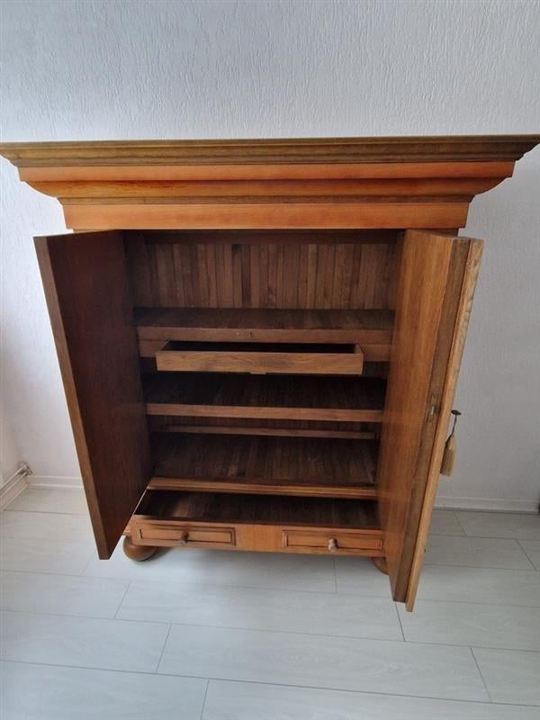 KUSSENKAST EIKEN, Ophalen