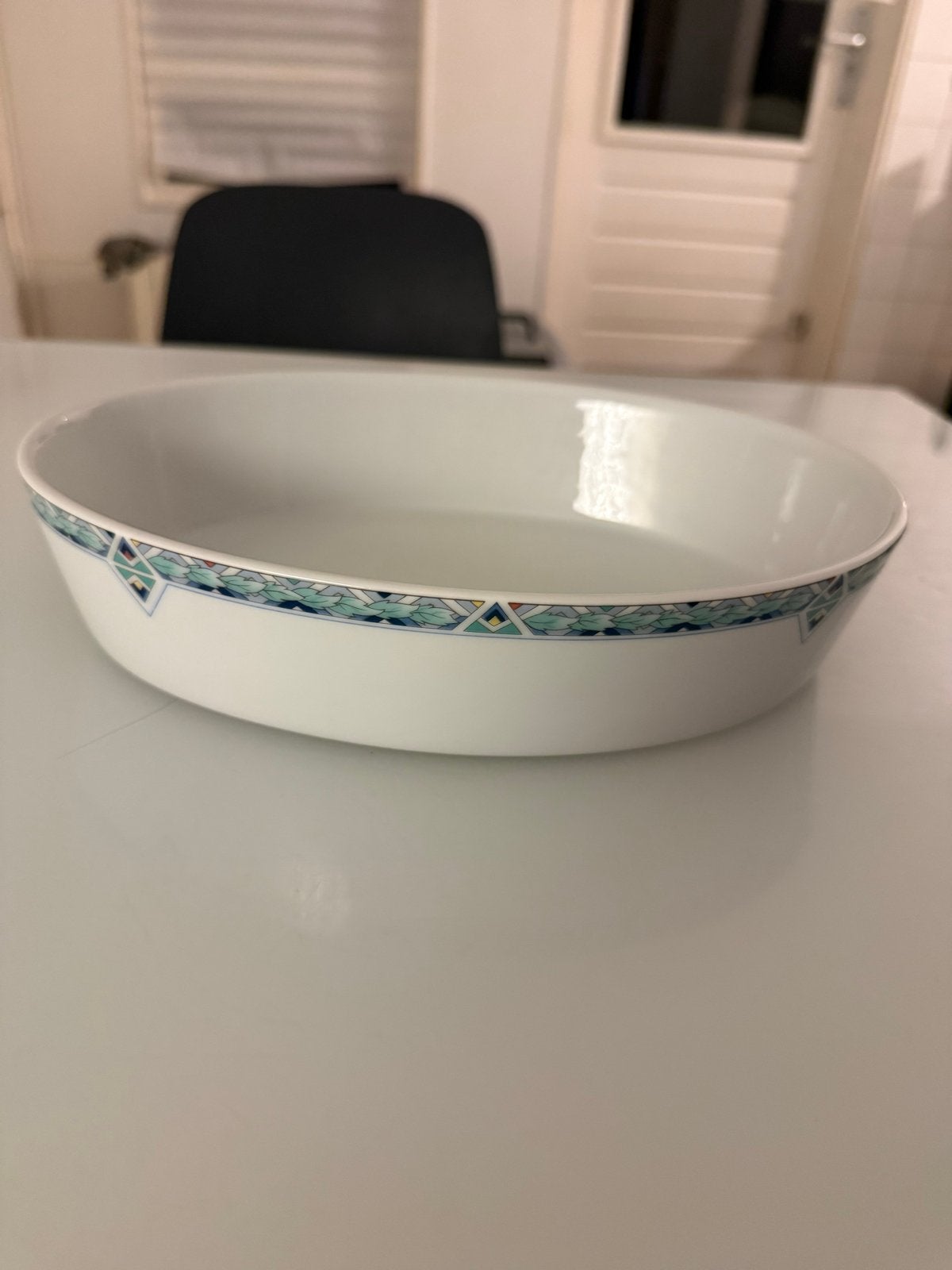 Ovale ovenschaal met decoratieve rand arzberg, Keramiek, Ophalen of Verzenden, Modern, Schaal of Schalen