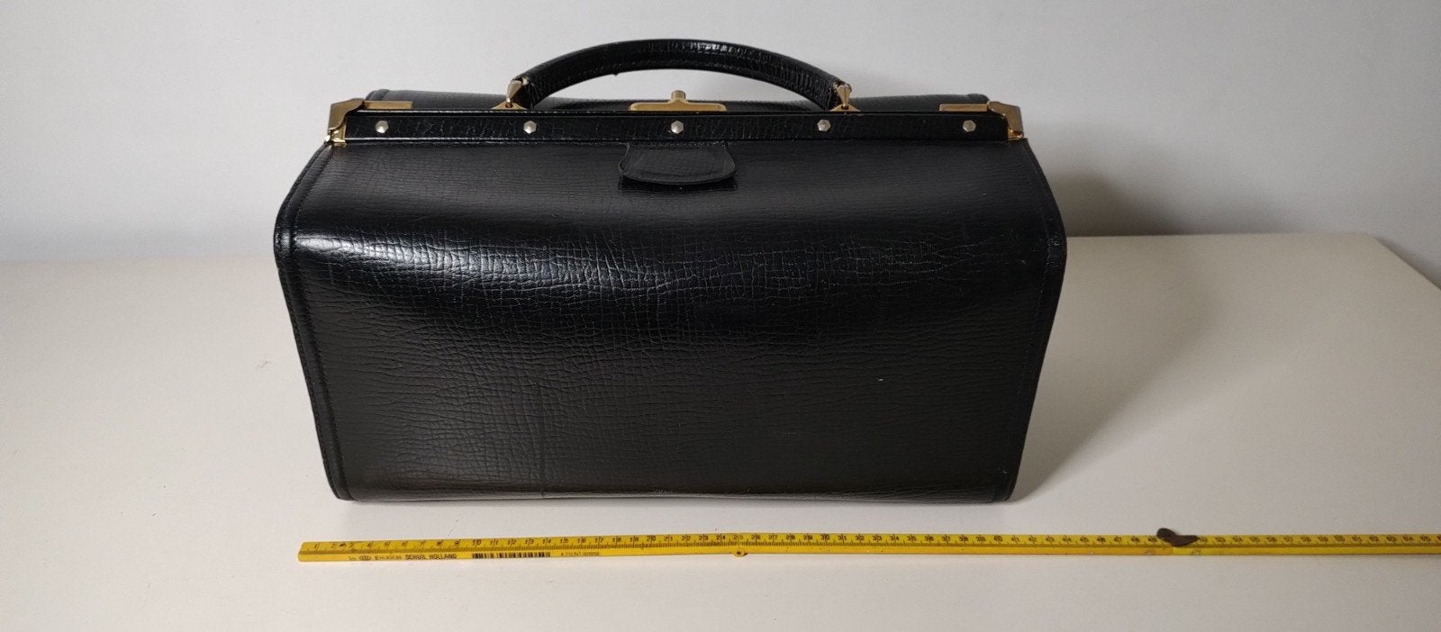 K701 - DOKTERSTAS jaren 50 zwart leder, Sieraden, Tassen en Uiterlijk, Tassen | Reistassen en Weekendtassen, 40 tot 60 cm, Gebruikt