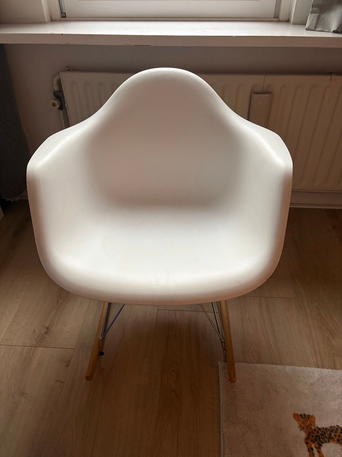 Witte Eames look-a-like schommelstoel - Gebruikt, Kunststof, Gebruikt, Wit, Ophalen of Verzenden