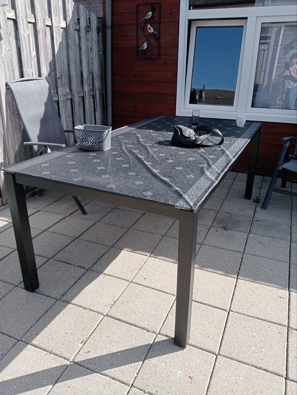 tuin tafel aluminium met zwart glas plaat zo goed als nieuw, Ophalen of Verzenden, Zo goed als nieuw, Rechthoekig, Aluminium