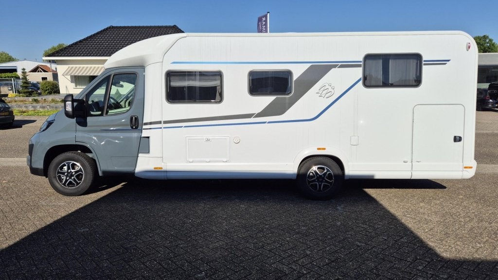 Knaus Sky TI 700 MEG 180pk autom. Exclusieve enkele bedden, Caravans en Kamperen, Automaat, Rookmelder, Verwarmde buitenspiegels
