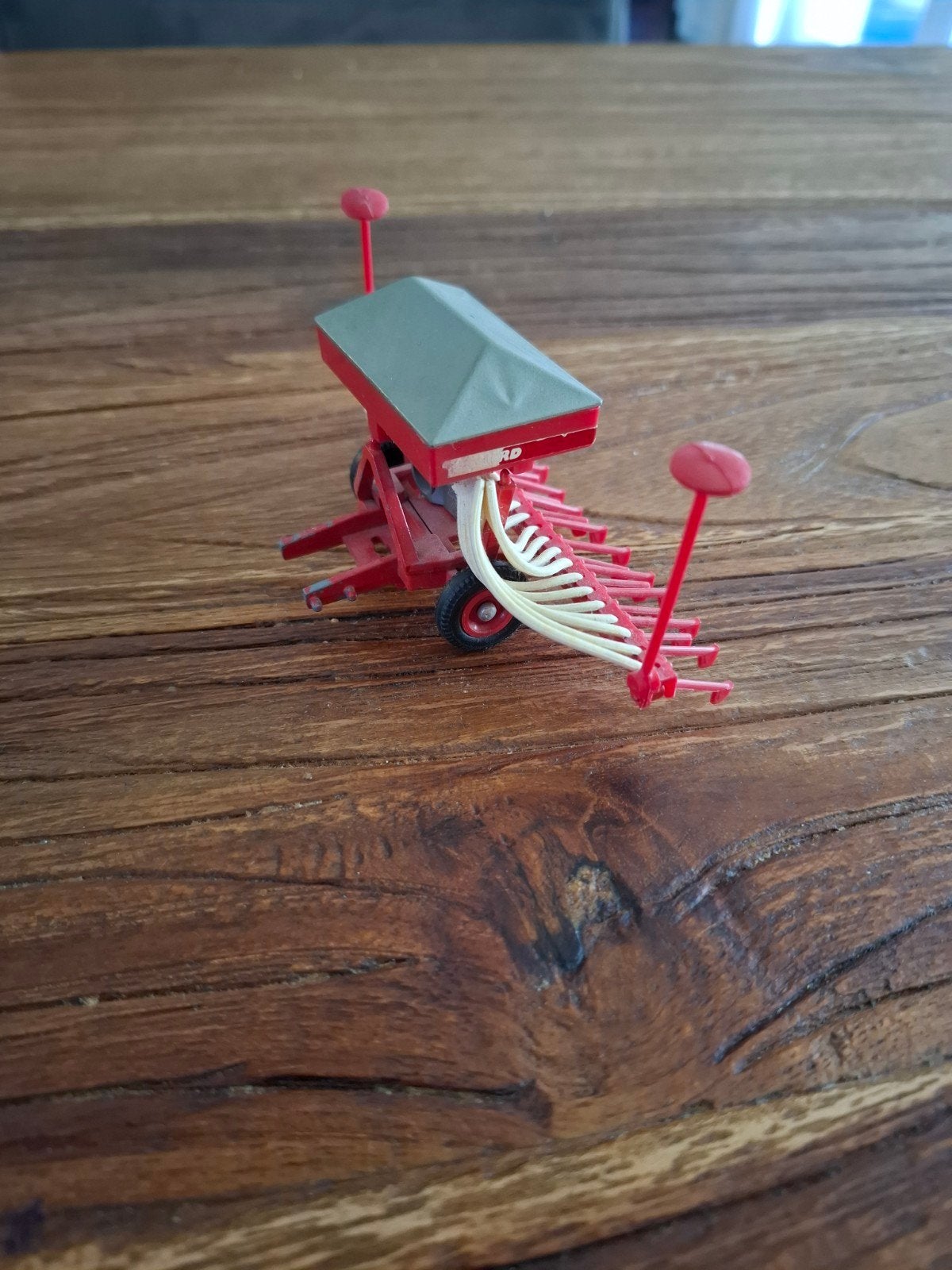 Te koop britains accord zaaimachine, Hobby en Vrije tijd, Ophalen of Verzenden, Zo goed als nieuw, Tractor of Landbouw, Britains