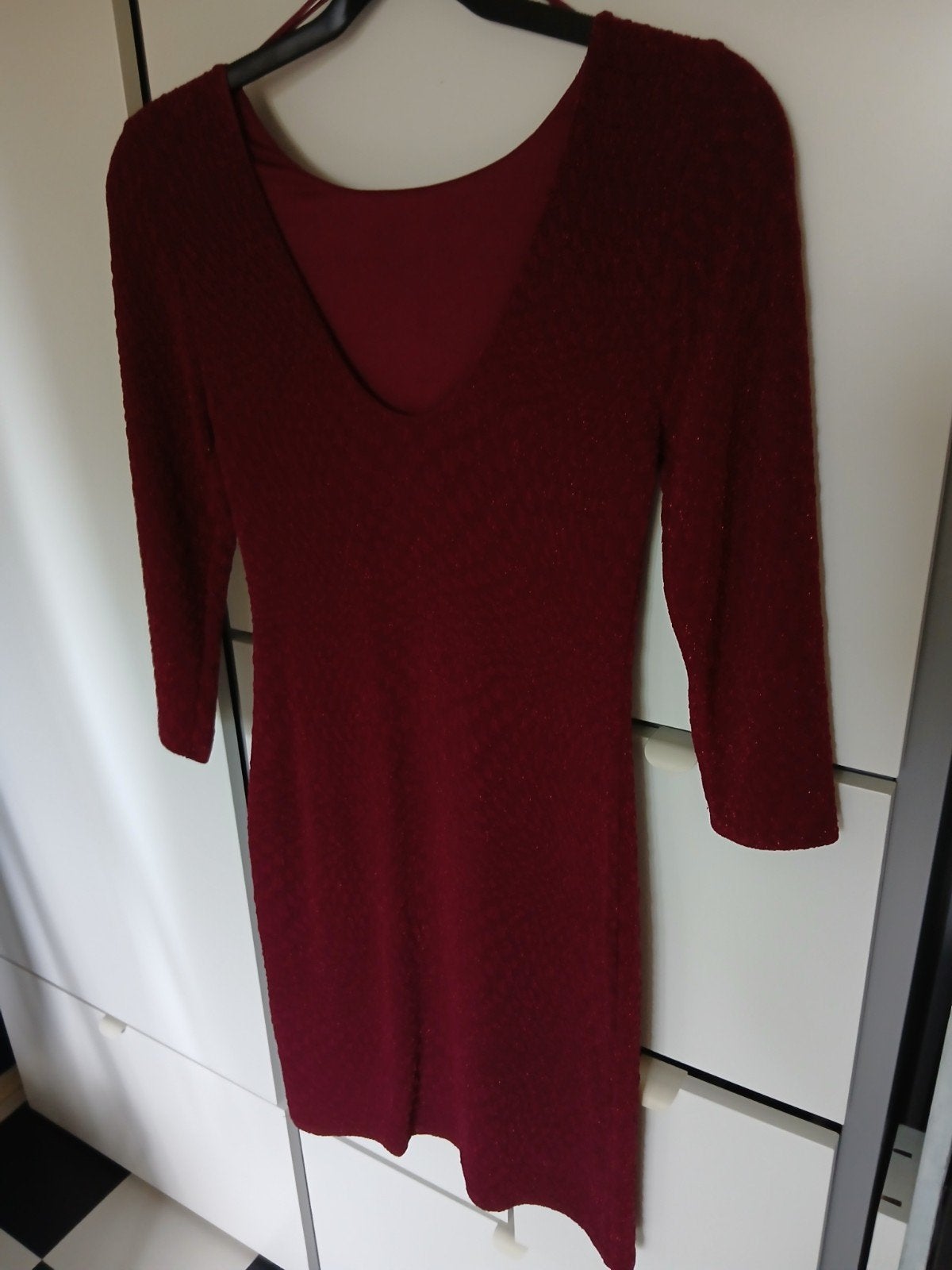 Yessica bordeauxrode jurk met V-hals en 3/4 mouwen, Kleding | Dames, Yessica, Ophalen of Verzenden, Zo goed als nieuw, Knielengte