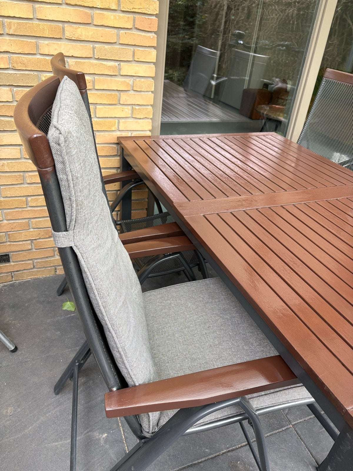 Jutlandia tuintafel: metalen frame, houten blad en kussens, Tuin en Terras, Tuintafels, Gebruikt, Rechthoekig, Hout, Ophalen