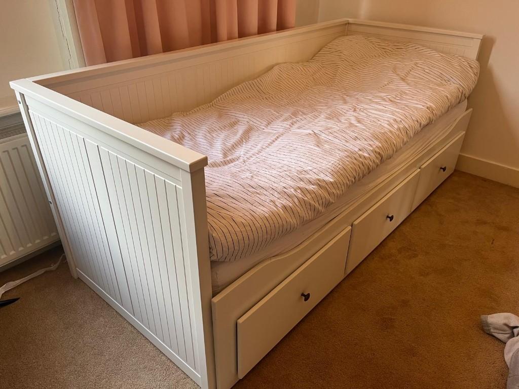 Hemnes bedbank IKEA, Huis en Inrichting, Slaapkamer | Bedden, Ophalen, Gebruikt, Eenpersoons, Wit