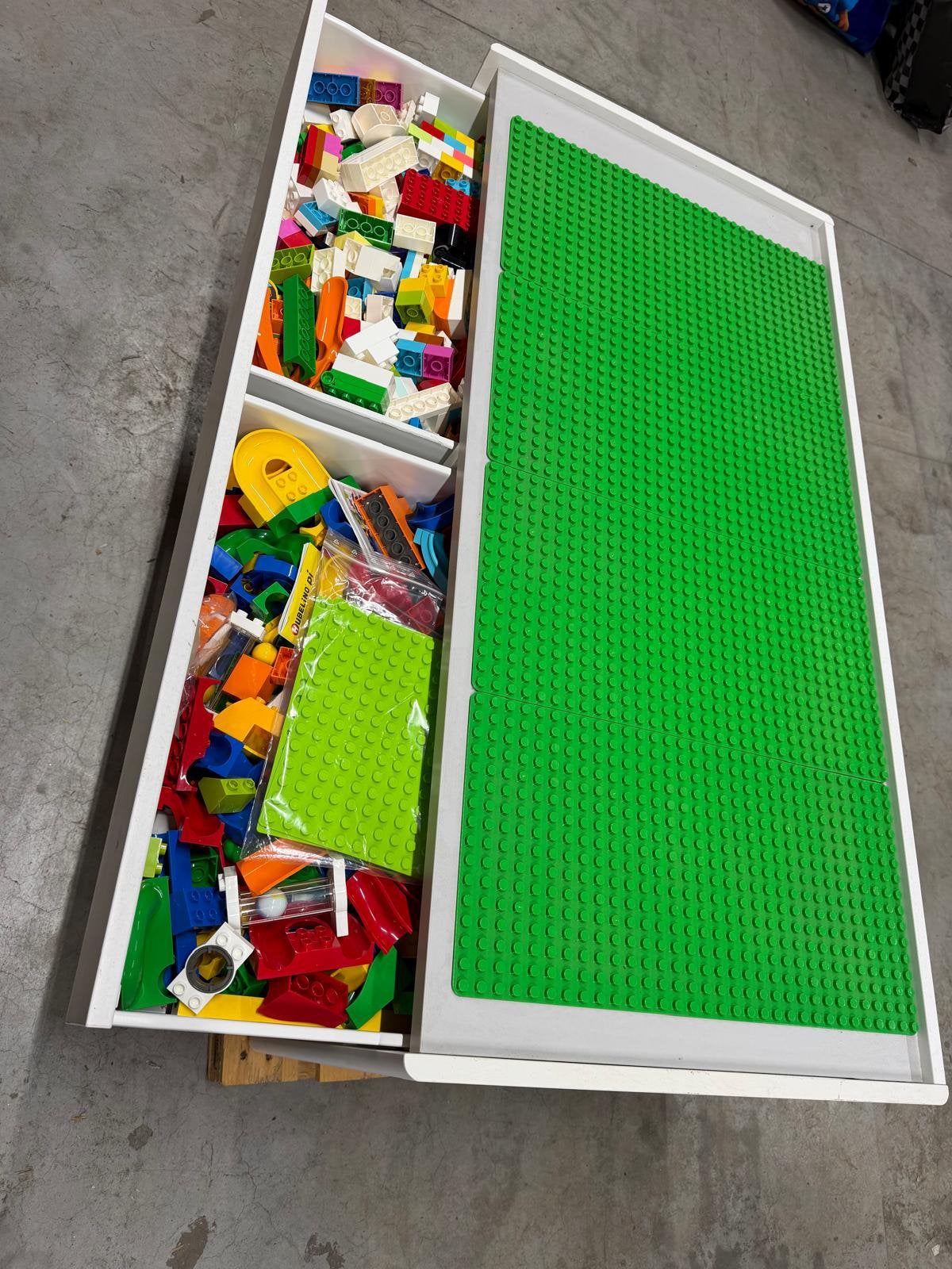 Duplo hubelino speelgoedtafel met lade, Kinderen en Baby's, Ophalen, Zo goed als nieuw, Duplo