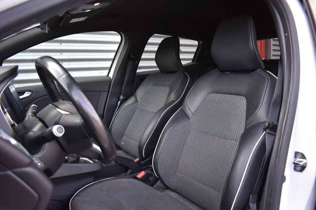 Renault Clio 1.0 TCe Intens LED | Carplay | Keyless | DAB |, Auto's, Renault, Voorwielaandrijving, Gebruikt, 580 kg, Met garantie (alle)