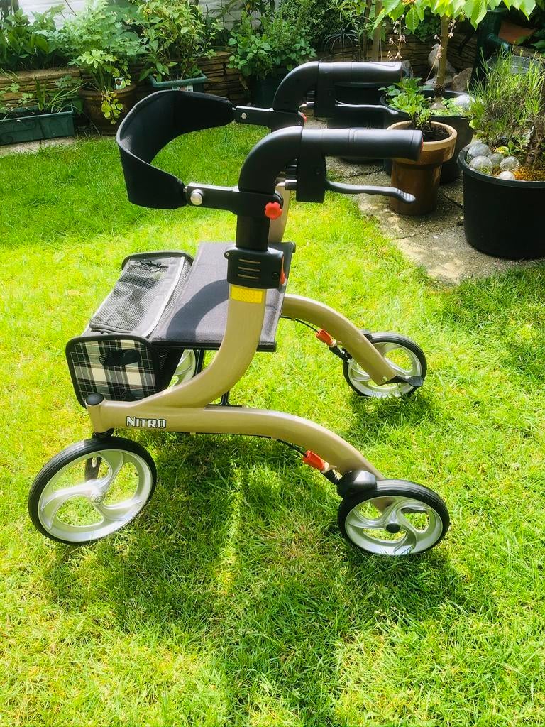 Rollator Nitro XS kleur champagne, Diversen, Rollators, Zo goed als nieuw, Lichtgewicht, Ophalen