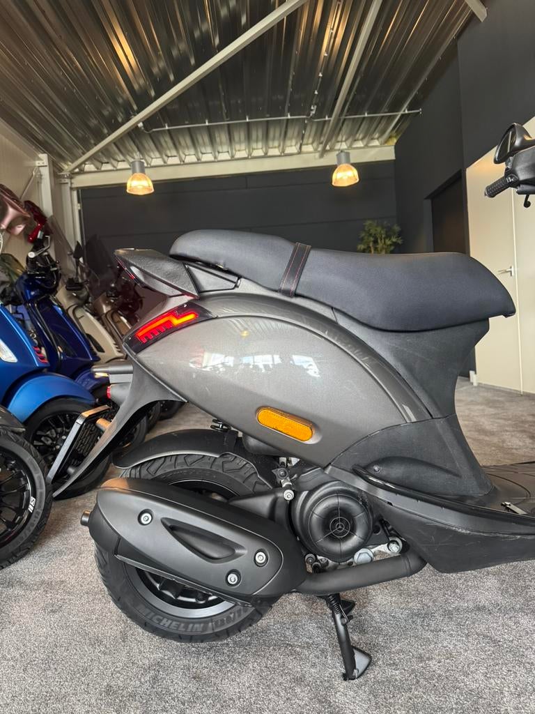 Piaggio Zip | Custom | Full option | Garantie | 2023, Fietsen en Brommers, Scooters | Piaggio, Ophalen, Maximaal 45 km/u, Zip