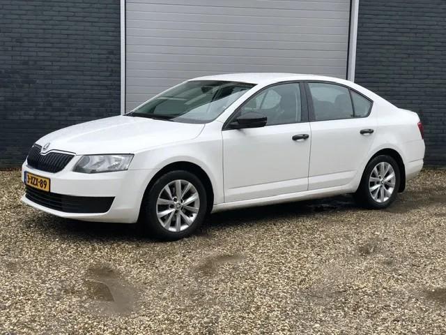 Skoda OCTAVIA 1.2 TSI 5-DRS/AC Greentech Active, Auto's, Skoda, Euro 5, Stof, Gebruikt, Zwart