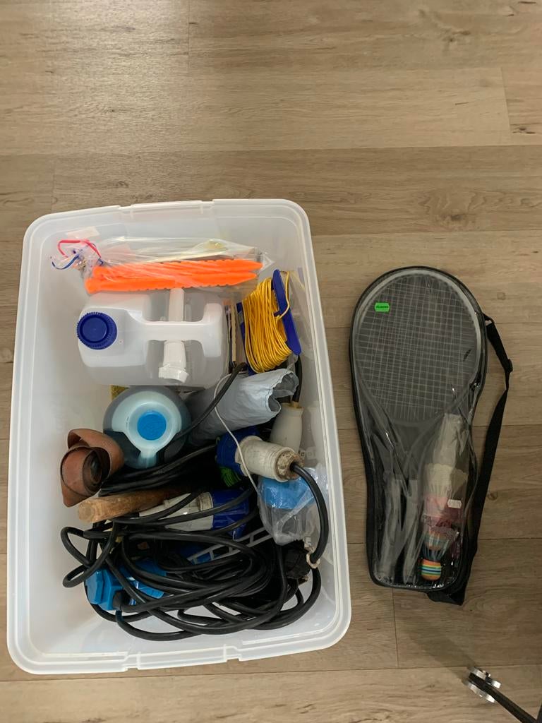 Kampeerbenodigdheden en badmintonset, Caravans en Kamperen, Kampeeraccessoires, Gebruikt, Ophalen of Verzenden