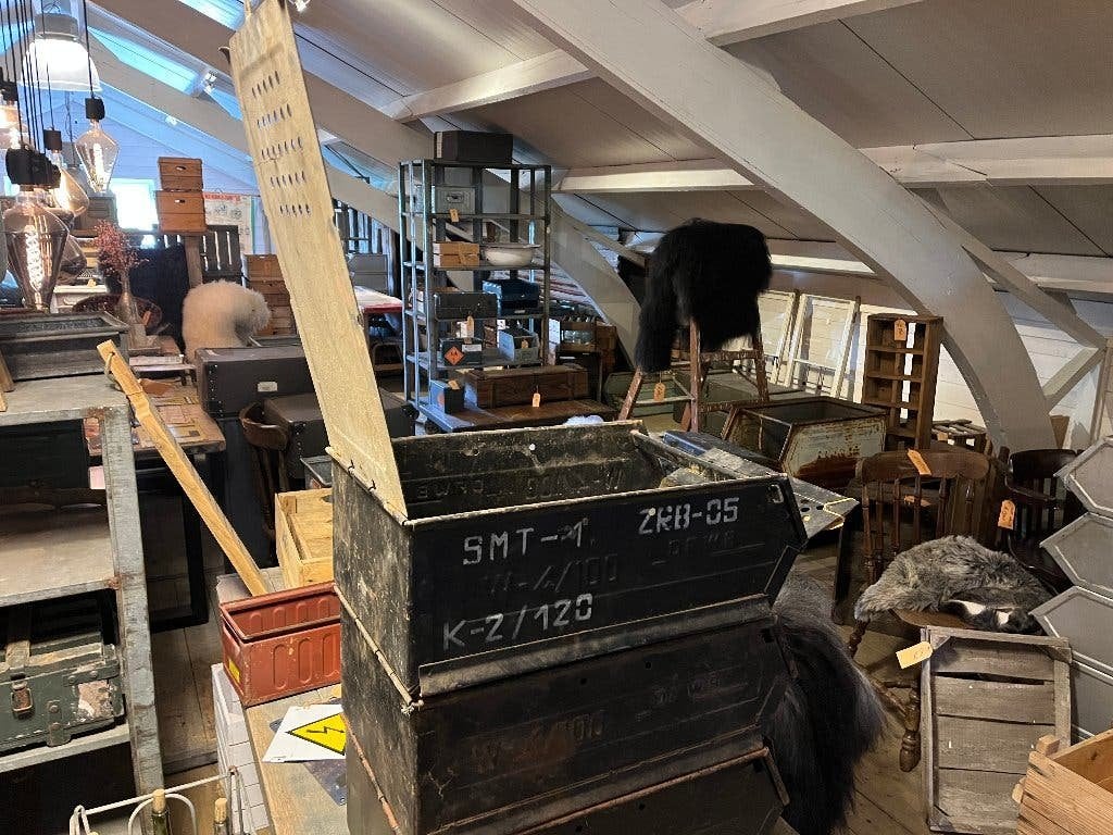 Zwarte industriële stalen bakken met deksel circa 20x33x55, Ophalen, Minder dan 50 cm, Gebruikt, 50 tot 100 cm