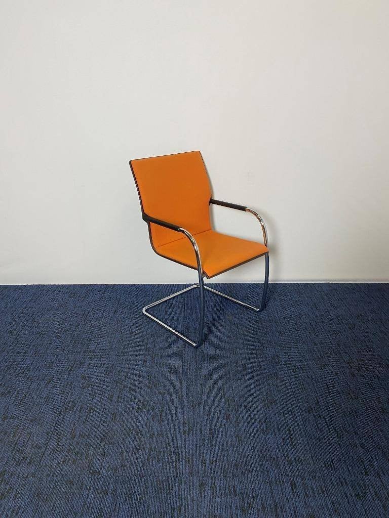 4 x Vergaderstoel Thonet S55, oranje stof, design, Ophalen, Gebruikt, Overige kleuren, Vier