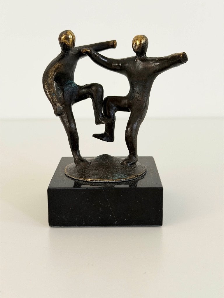 Bronzen beeldje van dansend paar op een marmeren sokkel, Antiek en Kunst, Ophalen of Verzenden, Brons