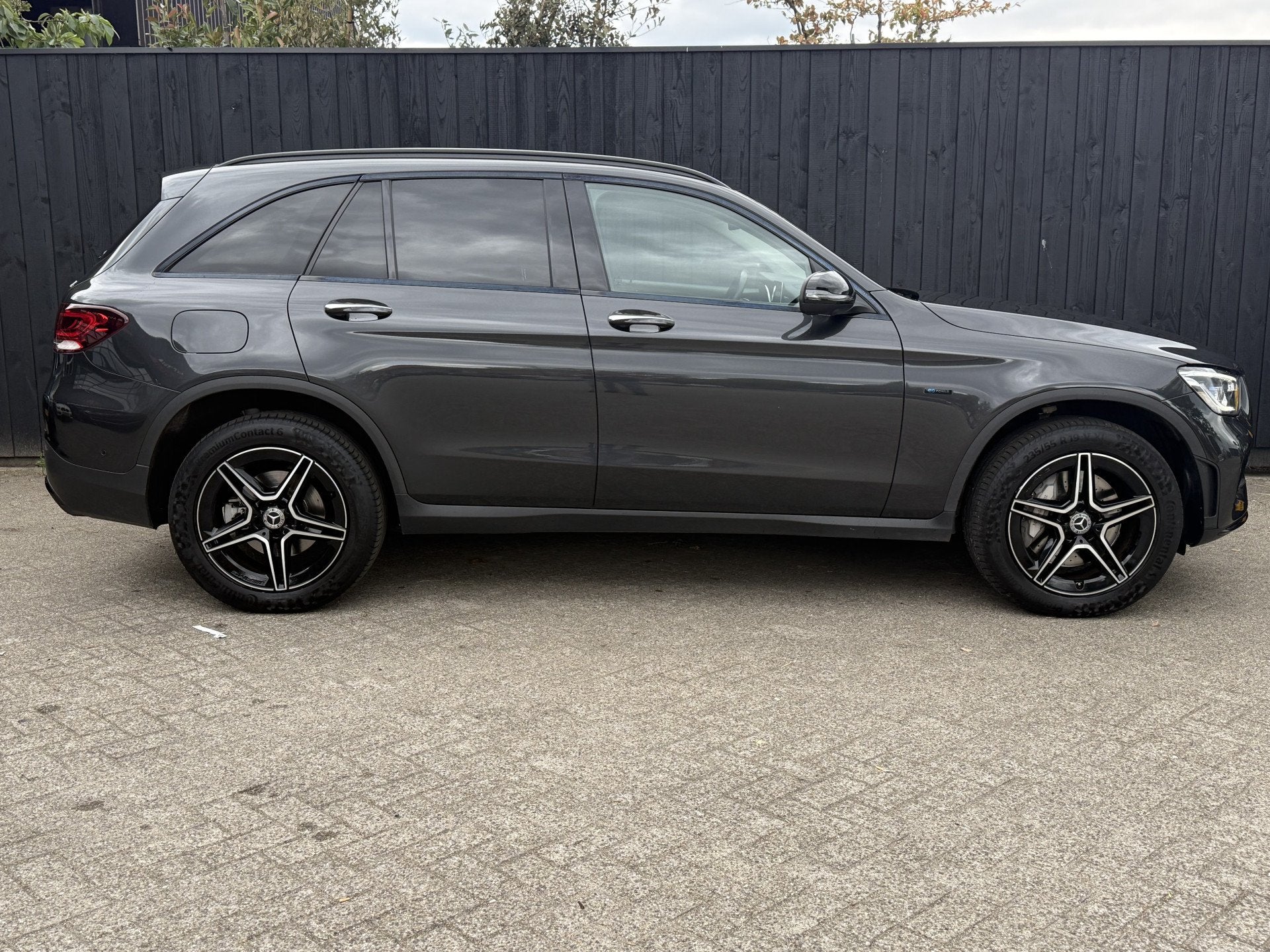Mercedes-Benz GLC 300e 4MATIC Business Solution AMG, Auto's, Automaat, Gebruikt, 4 cilinders, 2000 kg