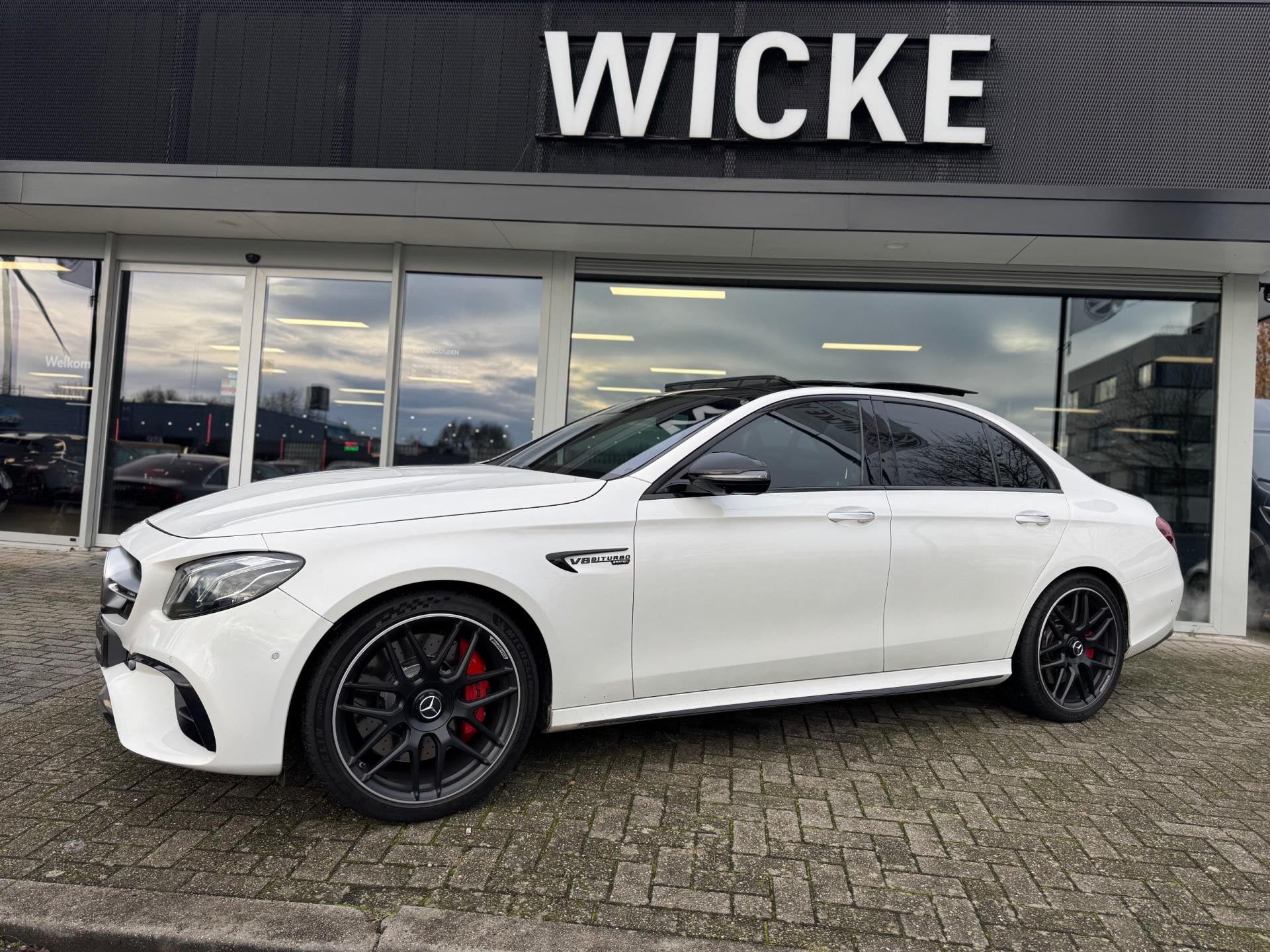 Mercedes-Benz E-klasse AMG 63 S 4MATIC Softclose Panorama 36, Auto's, Automaat, Dealer onderhouden, Gebruikt, Wit