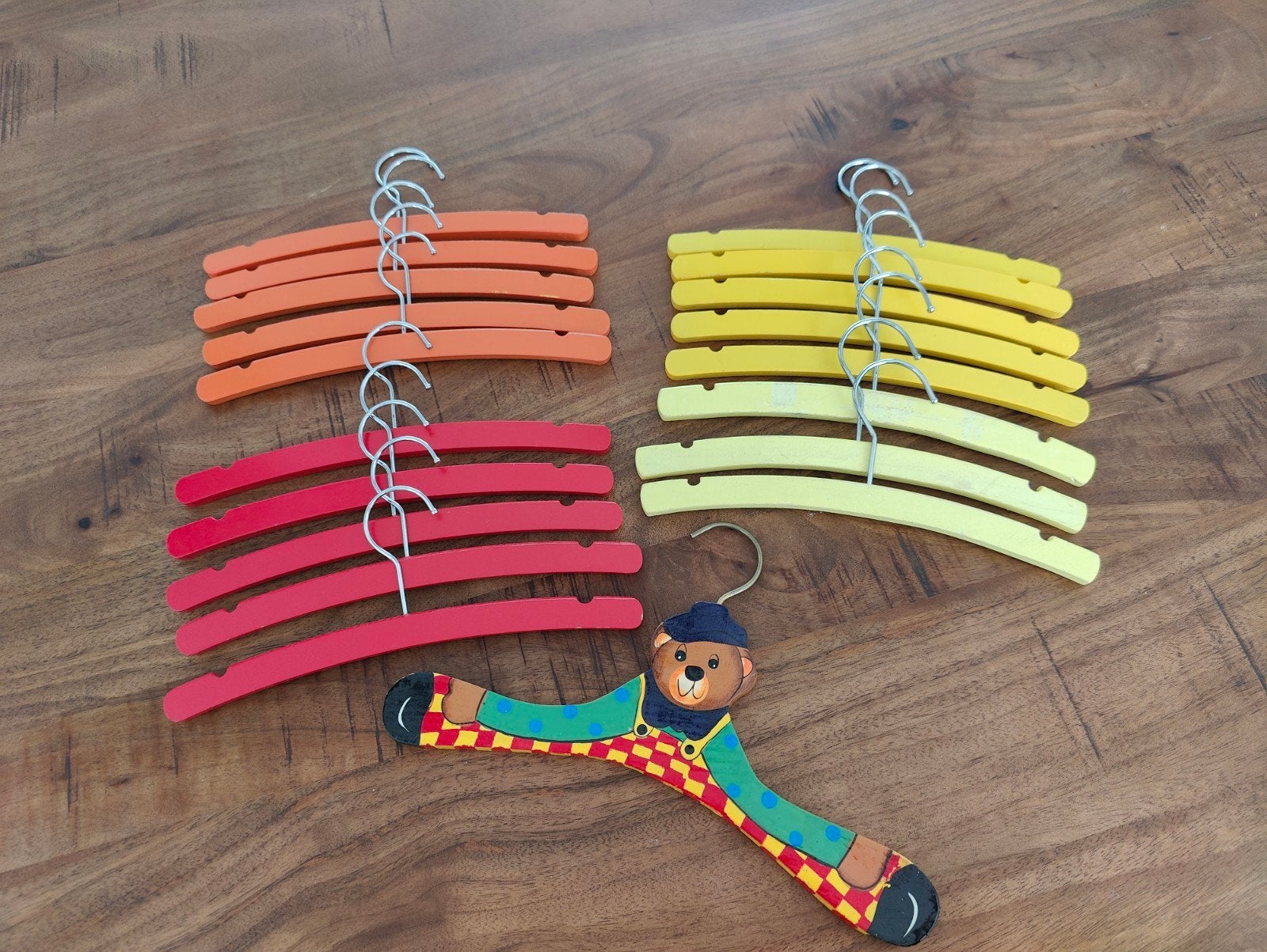 Gekleurde houten kledinghangers baby / kind 19 stuks, Ophalen, Gebruikt, Overige typen