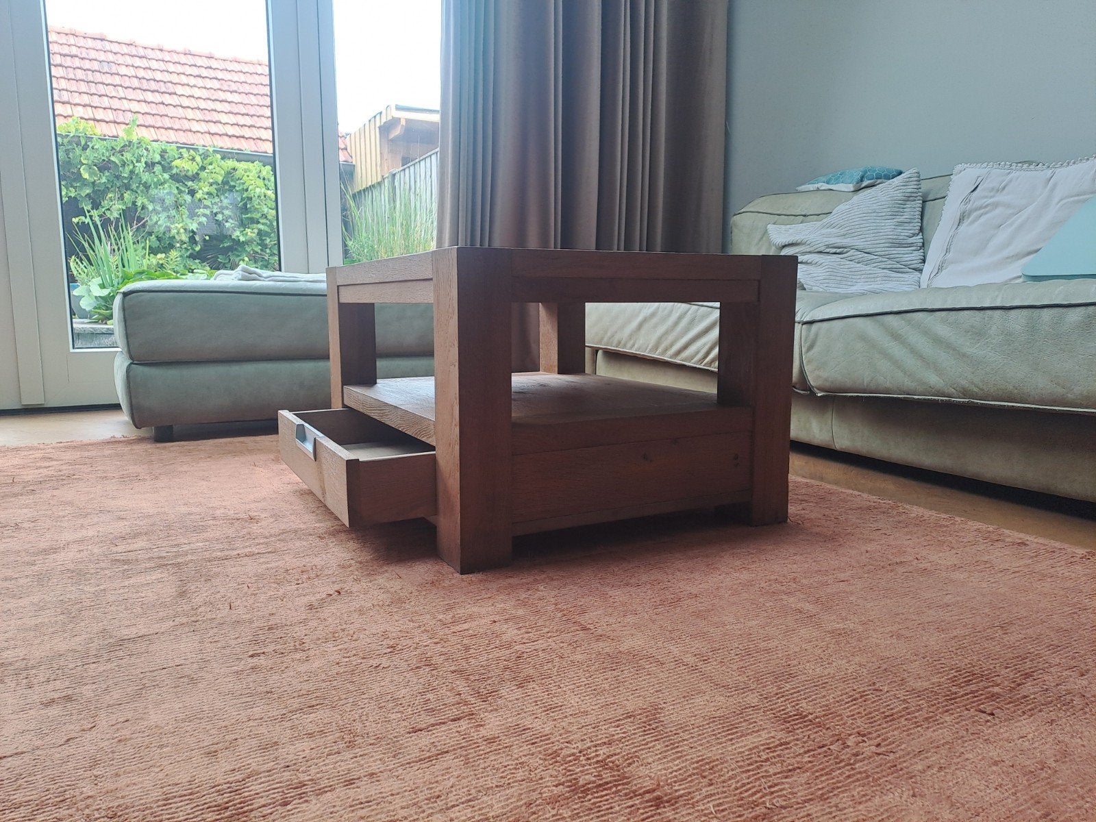 Robuuste houten salontafel met lade, Ophalen, Gebruikt, 50 tot 100 cm, Rustiek, Robuust