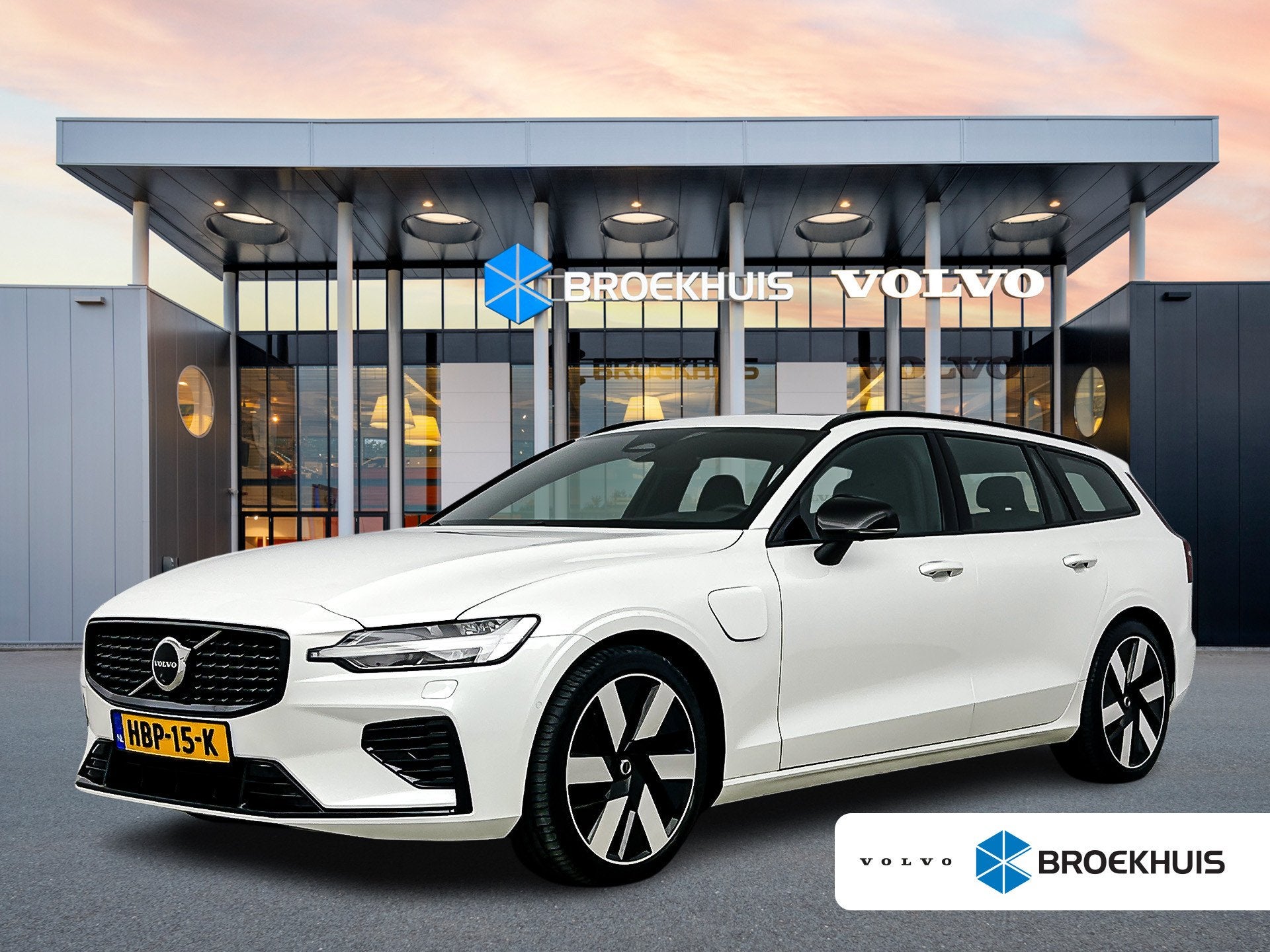Volvo V60 T6 Recharge Ultra Dark