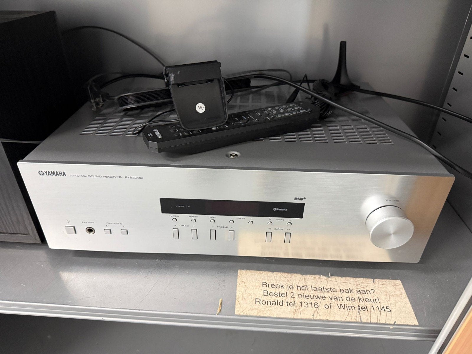 Yamaha R-S202D Natural Sound Stereo Receiver, Yamaha, Ophalen of Verzenden, Zo goed als nieuw, 60 tot 120 watt