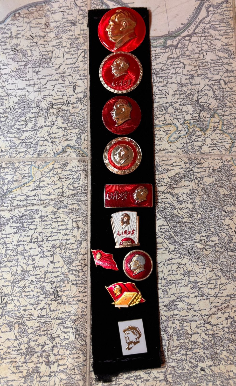 Vintage Set van 10 Authentieke Mao Zedong Emaille Badges, Antiek en Kunst, Ophalen of Verzenden
