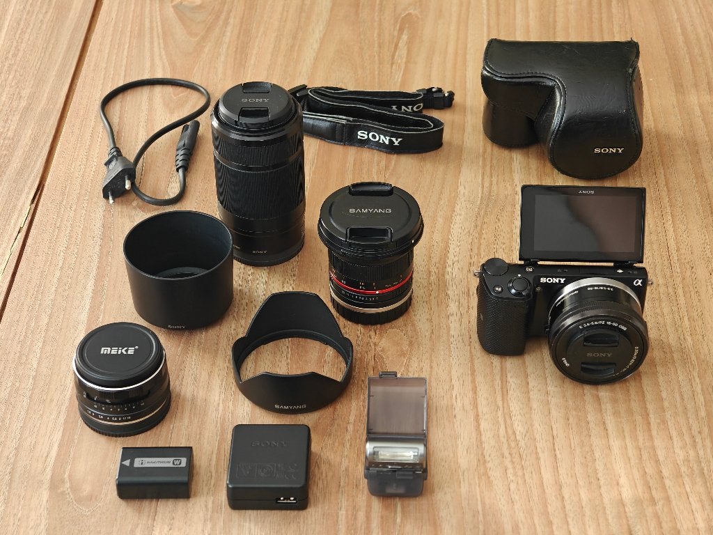 Sony NEX-5T + 4 Lenzen - Travel Astro E-mount Kit, Audio, Tv en Foto, Fotocamera's Digitaal, Gebruikt, 16 megapixels, Ophalen of Verzenden