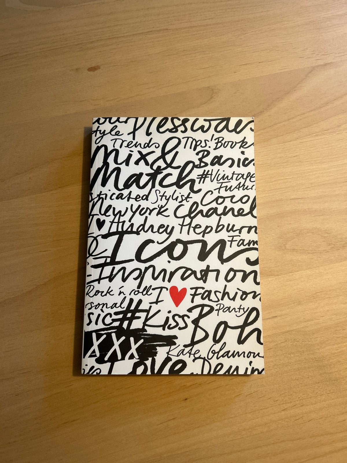 Style Book ByDanie - Mode Inspiratie Boek, Boeken, Ophalen of Verzenden, Zo goed als nieuw, Mode algemeen