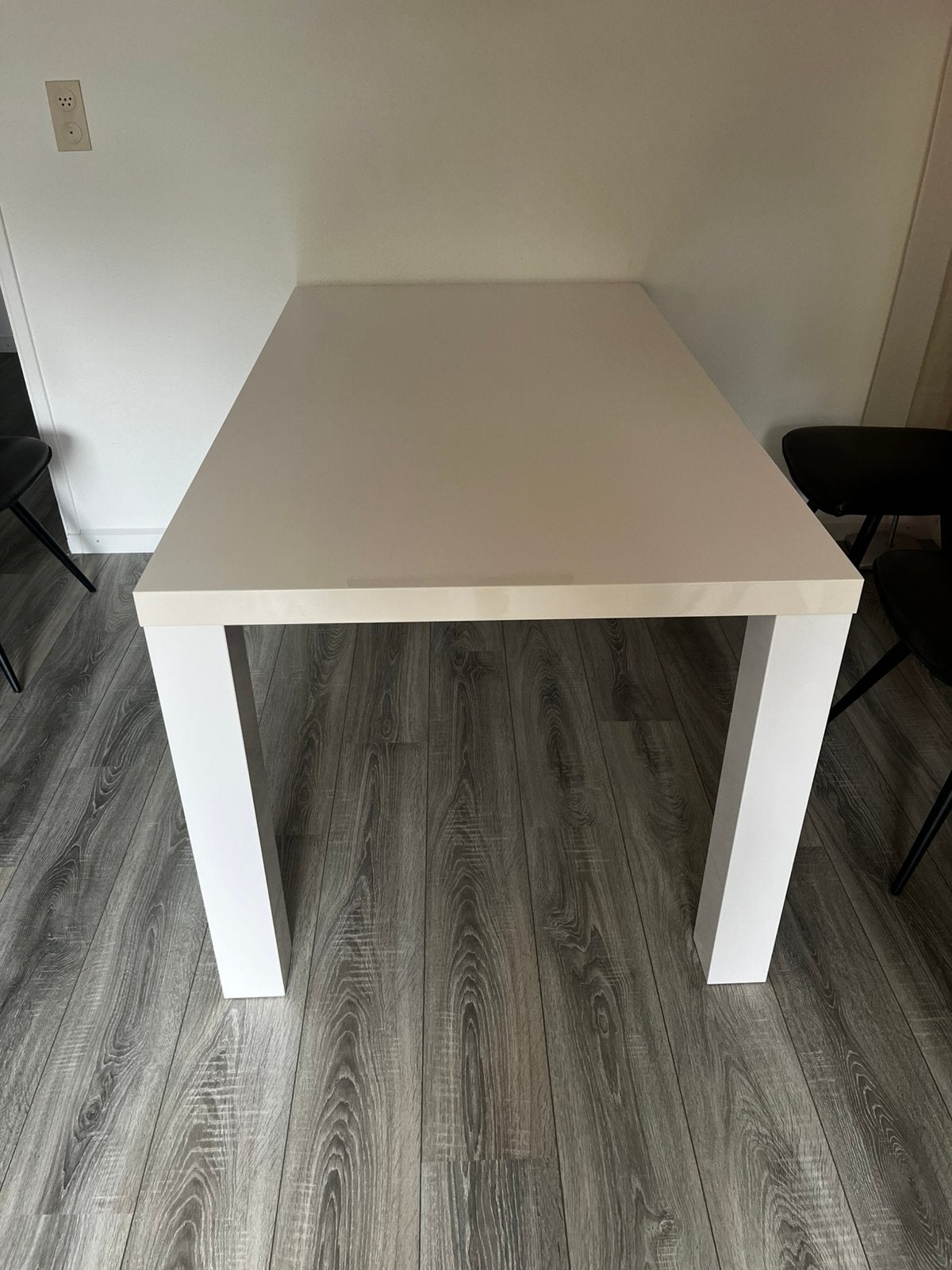 Hoogglans witte eettafel, Ophalen, 50 tot 100 cm, Zo goed als nieuw, 150 tot 200 cm